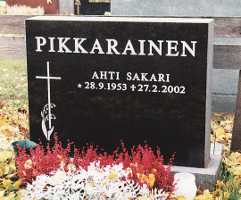 Hautakivi KK77