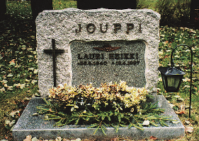 This tombstone model can not be modified. Please contact Kauhavan kiviveistämö or our salesrepresentant in the region and ask for a personal design. Tombstone KK71